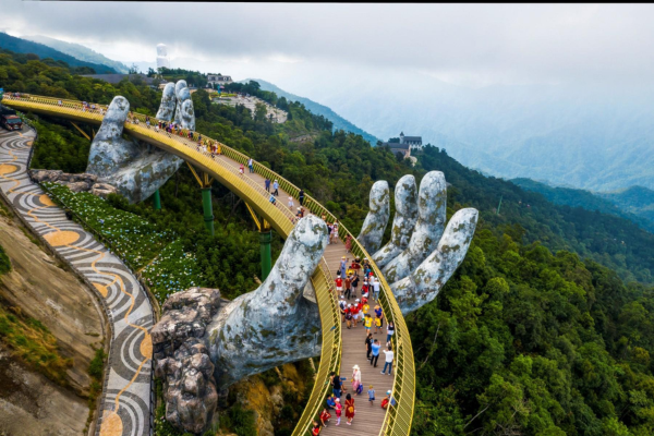 <span> Jour 5 </span> :BA NA HILLS (GOLDEN BRIDGE)